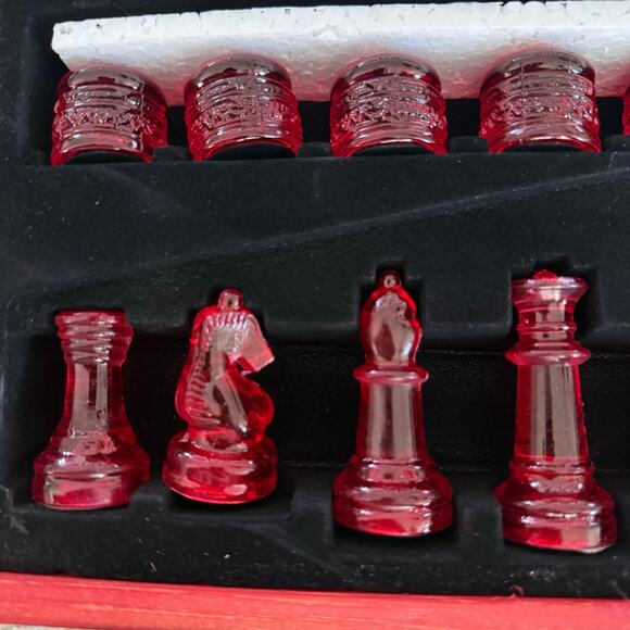 IN-N-OUT Chess Board Glass Complete Set With Box RARE - Picture 7 of 13